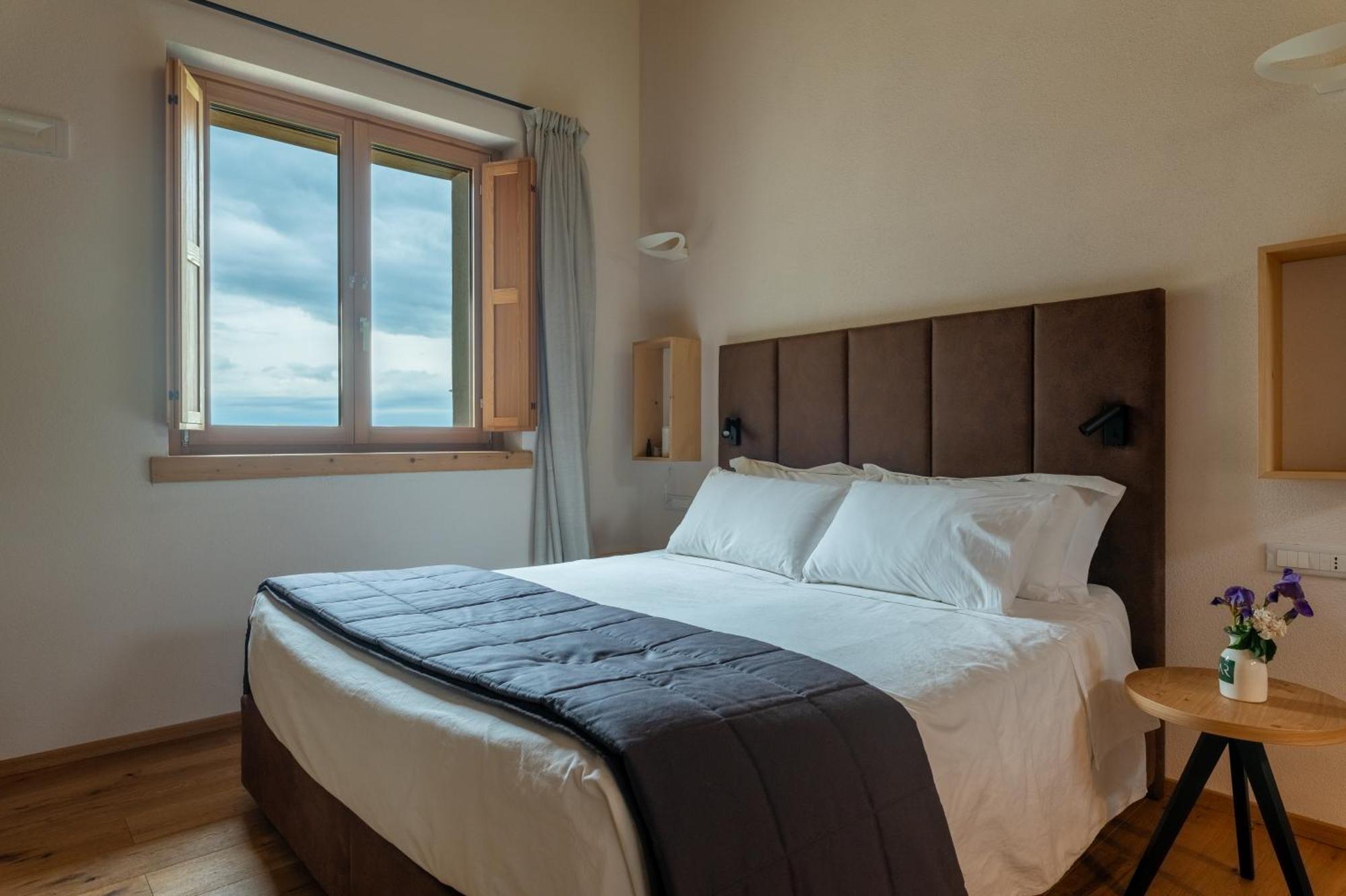 Aura Relais Hotel อูร์บีโน ภายนอก รูปภาพ